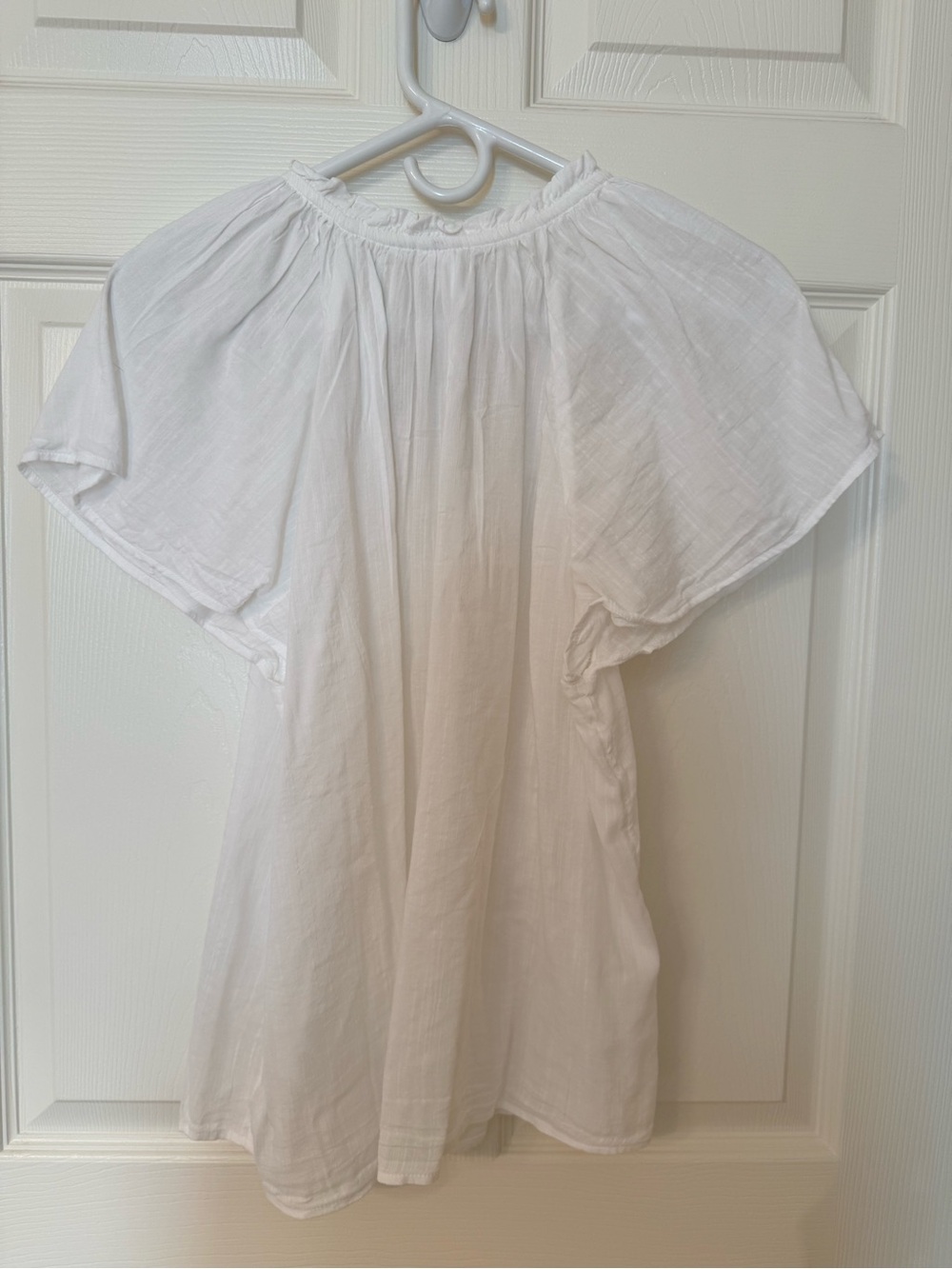 GAP Women’s Ruffle Neck Blouse NWT - Picture 2 of 3